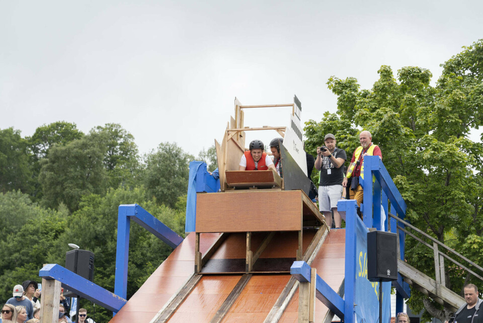 TOSPANN: Tysnes sin eigen festivalkonge Sigvard Madsen fekk med seg festivalkollega frå Stord, Jostein Sydnes, om bord på ferja si.