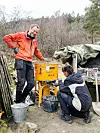 Lærte å mura gamaldags røykomn – i gamal røykstove