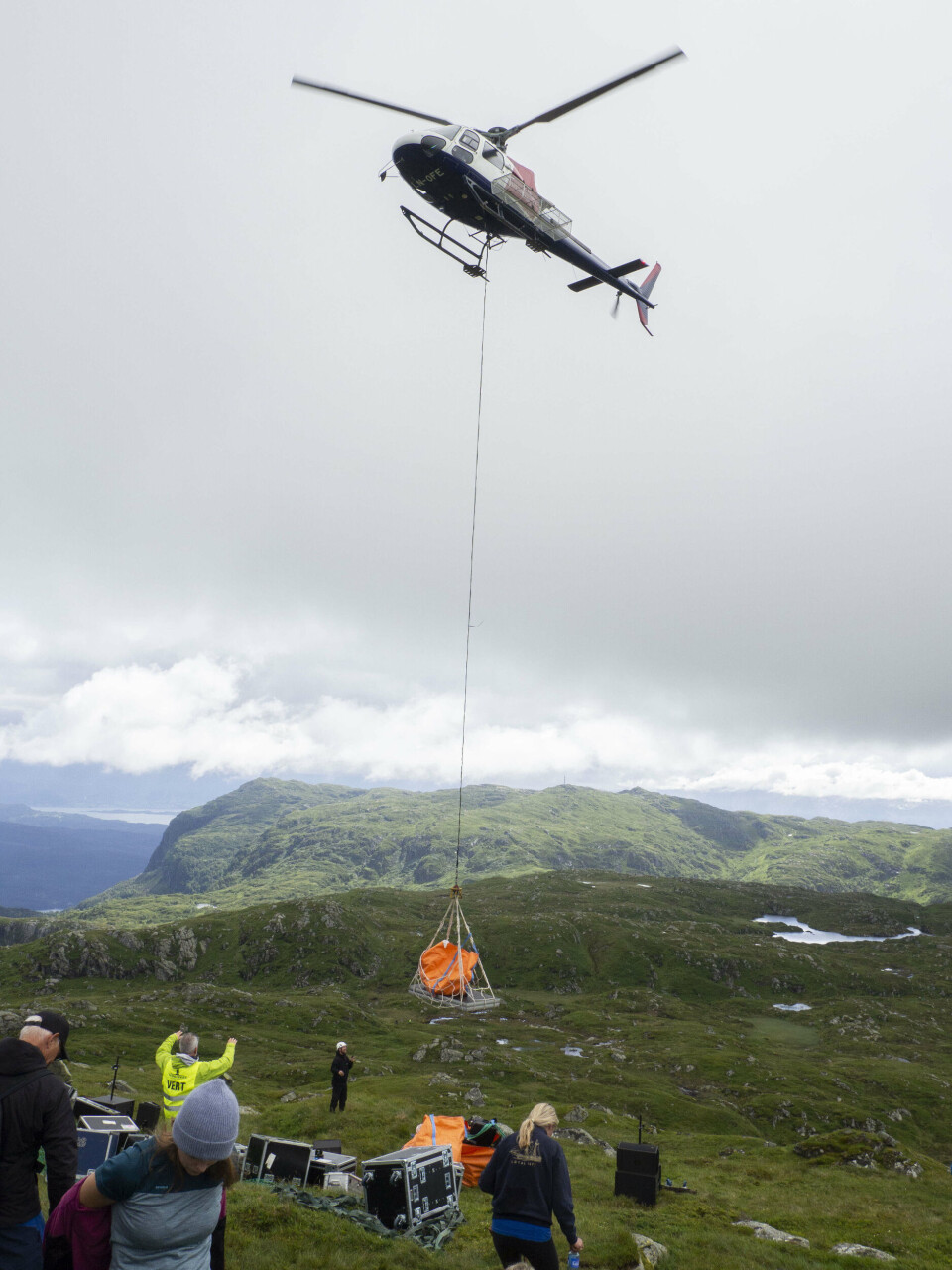 Helikopter på Såto (Foto: Ole Skaten)