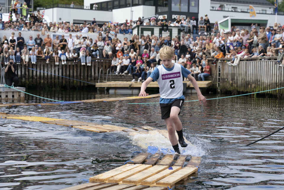 Ungguten Simen fauk gjennom løypa, og var fyrste som kom seg heilt til mål.