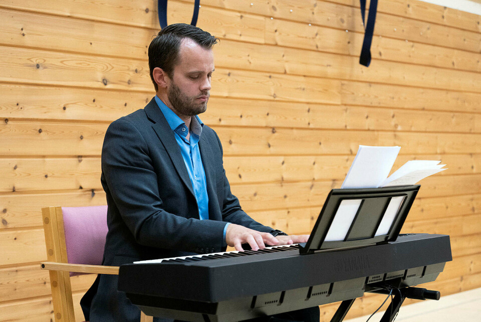 MUSIKALSKE INNSLAG: André Eide er til vanleg organist i Tysnes kommune, og stilte både med allsong- og soloinnslag.